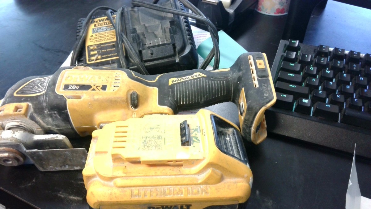 DeWalt Multi Tool Model DCS356 with Battery and Charger