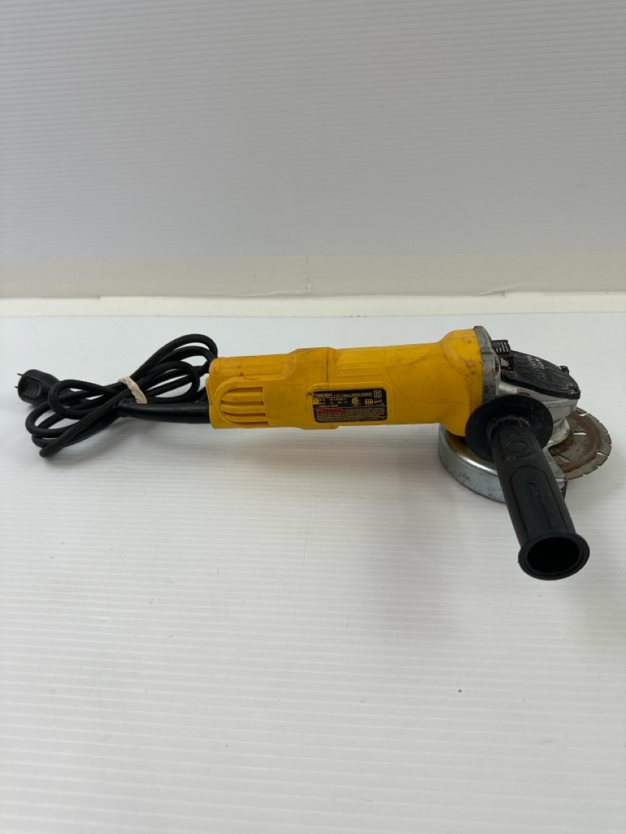 DEWALT DWE4011 corded 4-1/4