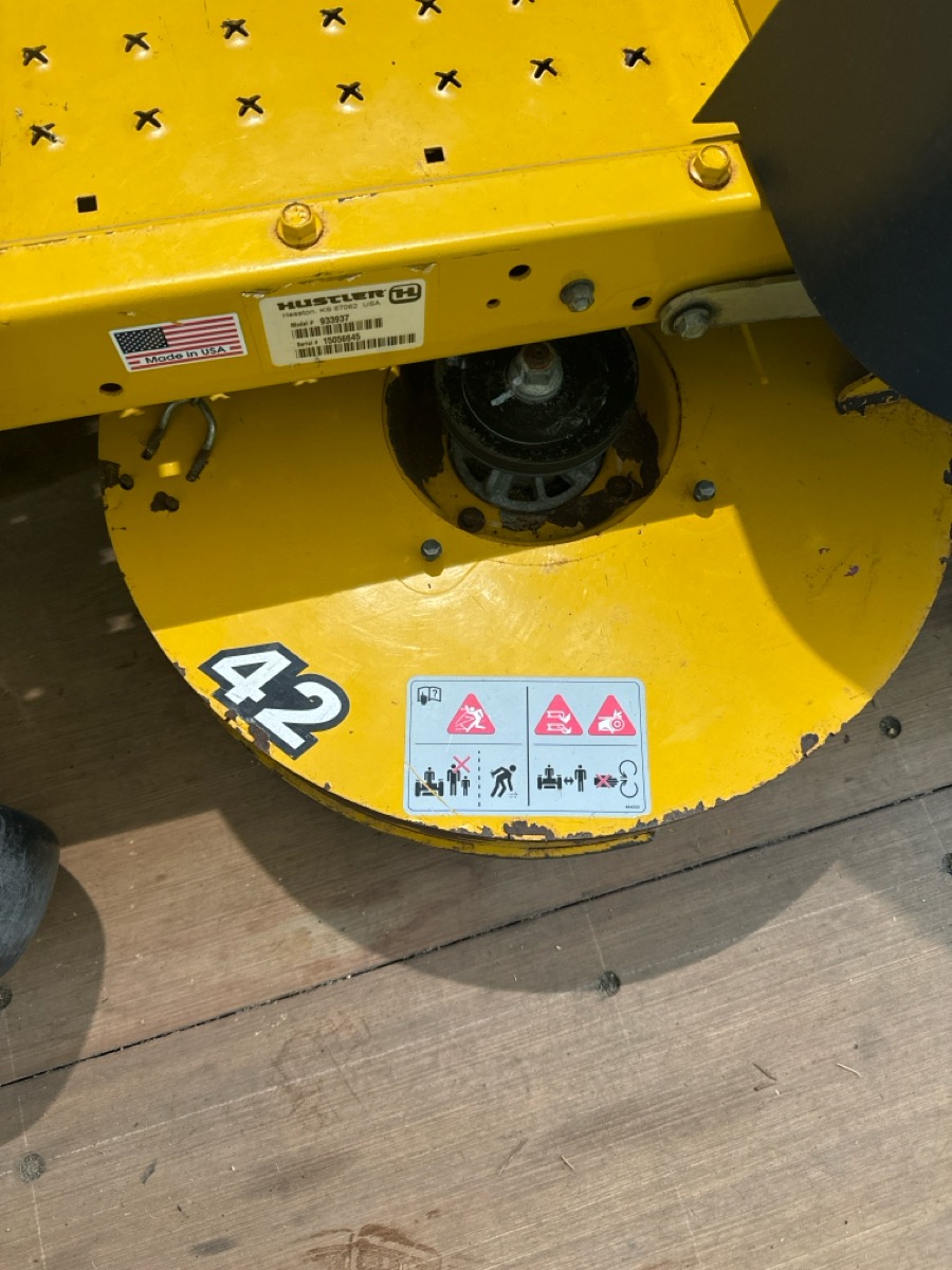 HUSTLER RAPTOR 42" 22hp ZERO TURN LAWN MOWER NEED NEW TIRES (LEENKB