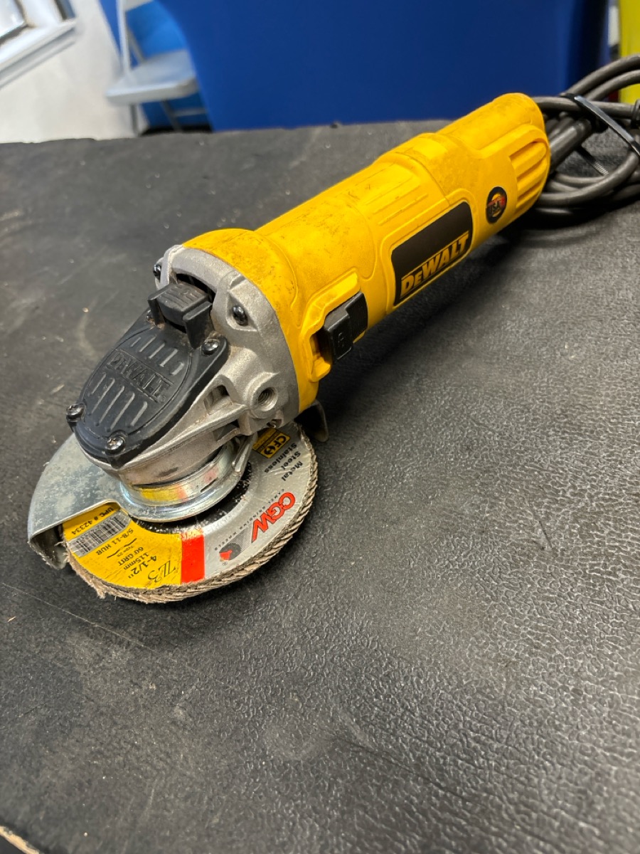 DEWALT DISC GRINDER DWE4011 Very Good | Top Gun Pawn | Spring | TX