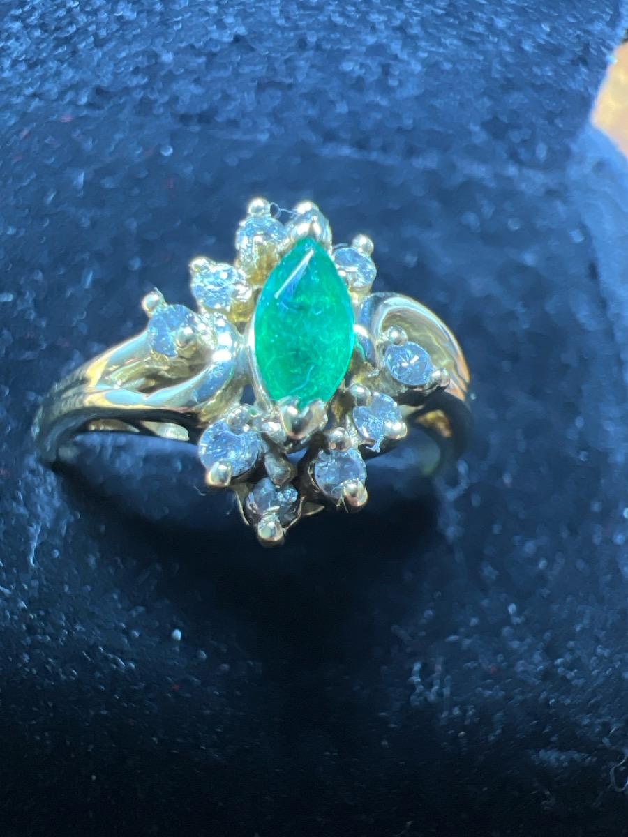 Emerald Lady's Stone & Diamond Ring 10 Diamonds .20 Carat T.W. 14
