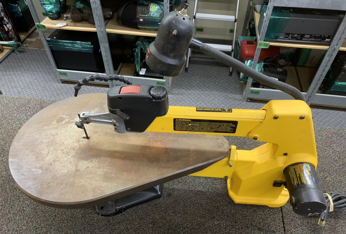 DeWalt DW788 20" Variable Speed CordedElectric Scroll Saw Good Pawn
