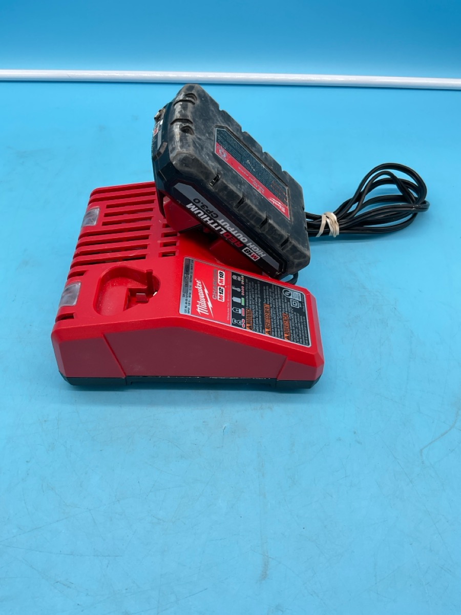 Milwaukee Circular Saw 18V with Battery & Chr Model 2630-20 photo 3