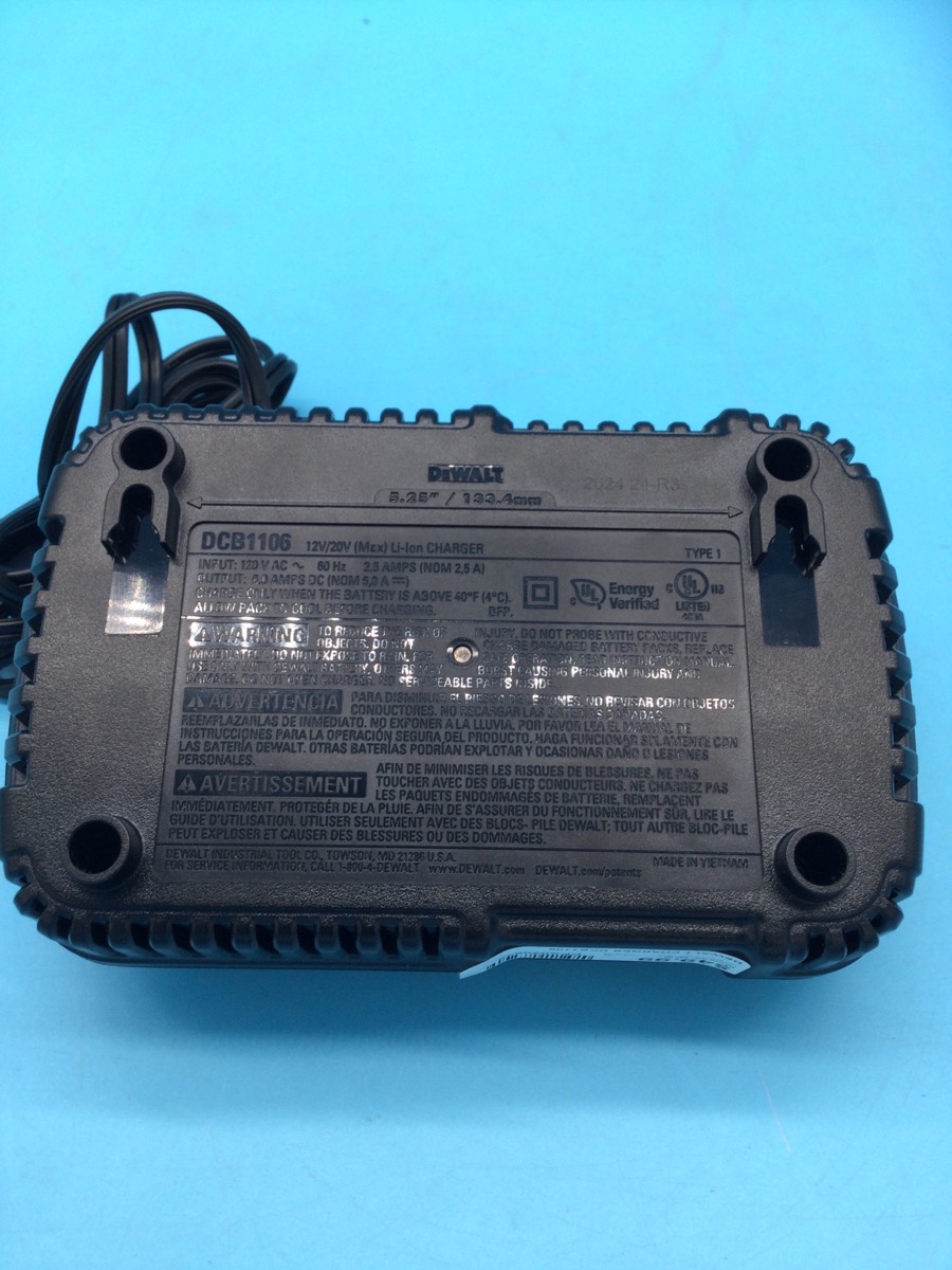DeWalt Charger 12V Model DCB1106 photo 3
