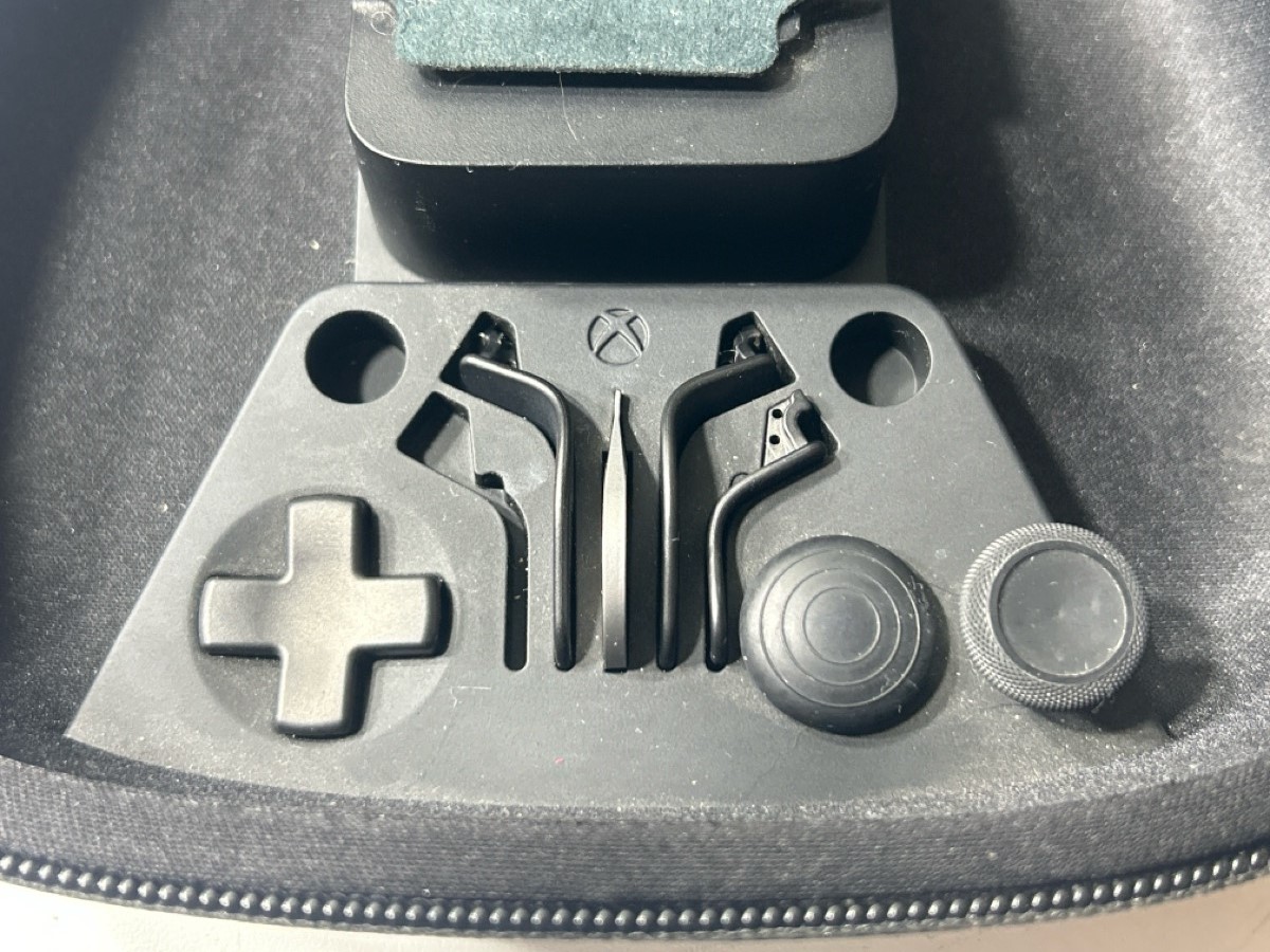 MICROSOFT XBOX ELITE SERIES 2 CORE WIRELESS CONTROLLER Good Pawn 1