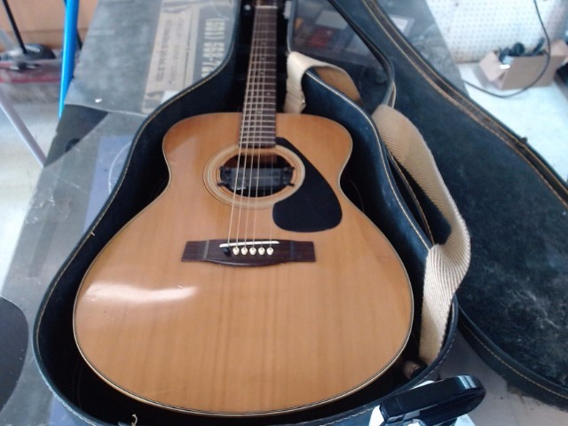 Acoustic Guitar Yamaha Model FG 331