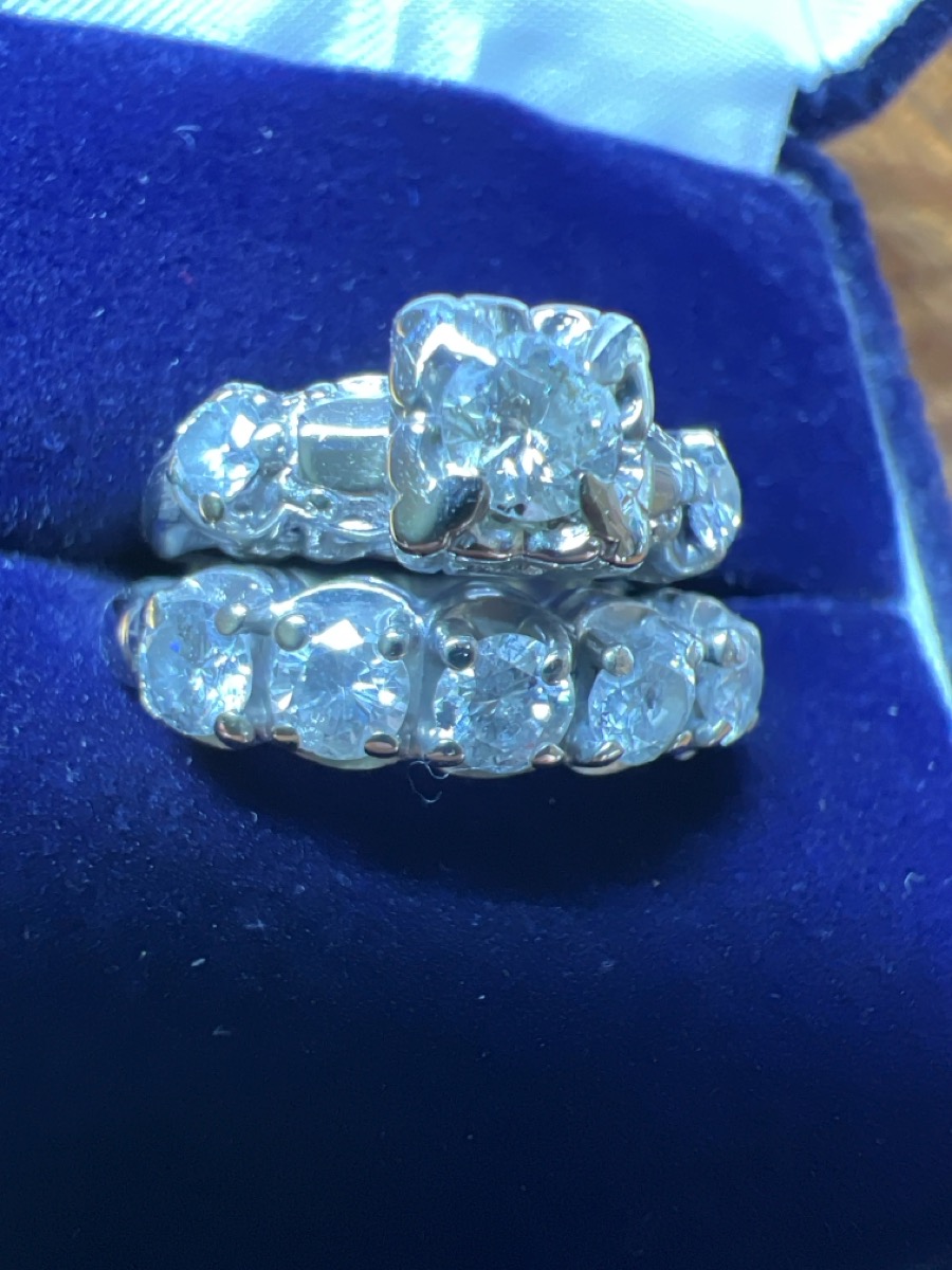 Lady's Gold-Diamond Anniversary Ring 8 Diamonds 1.40 Carat T.W. 1