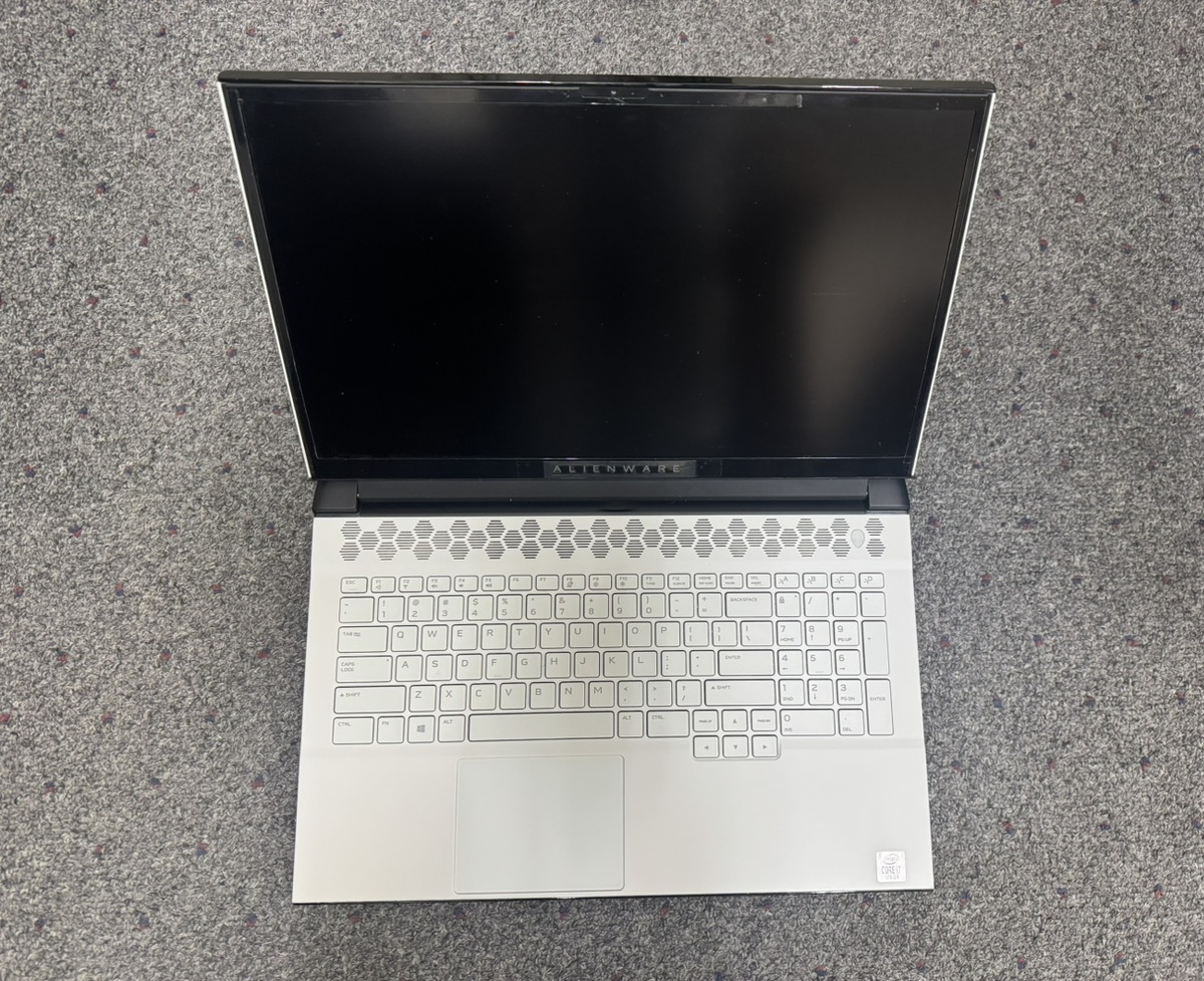 Alienware M17 R4 P45E 17" i7-10870H 2.2GHz 16GB RAM 1TB RTX 2070 Super ...