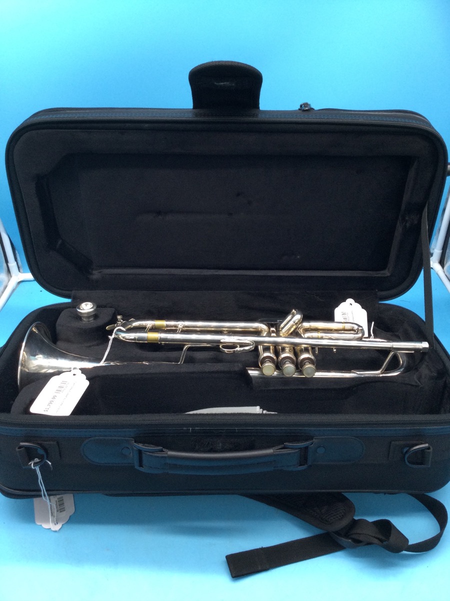 Trumpet Vincent Bach Stradivarius Model 37 with Case photo 3