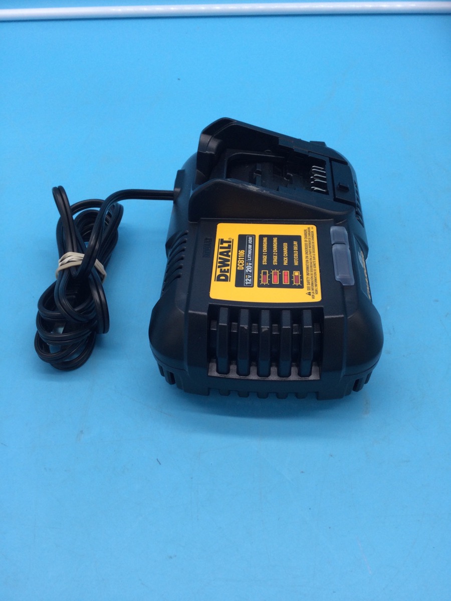 DeWalt Charger 12V Model DCB1106 photo 2
