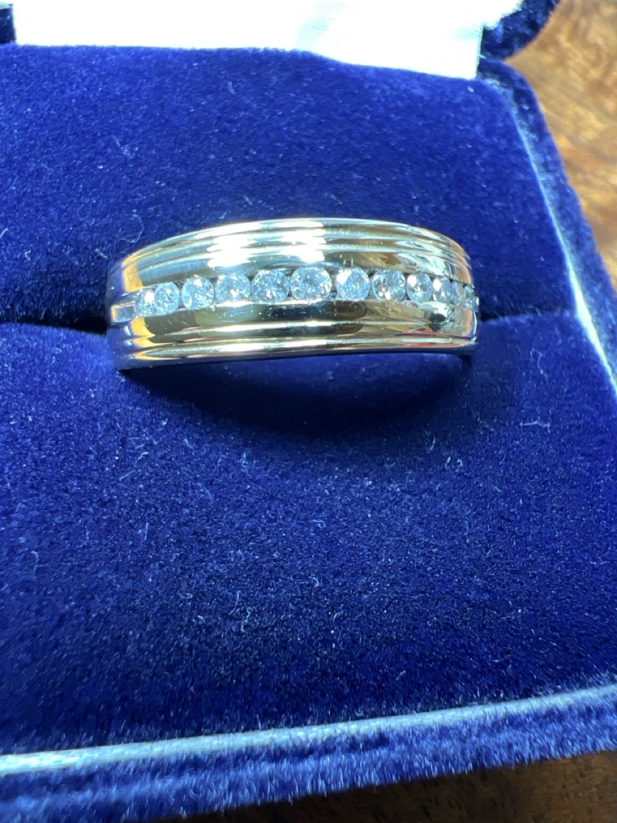 Lady's Diamond Wedding Band Ring 12 Diamonds .24 Carat T.W. 10K Y