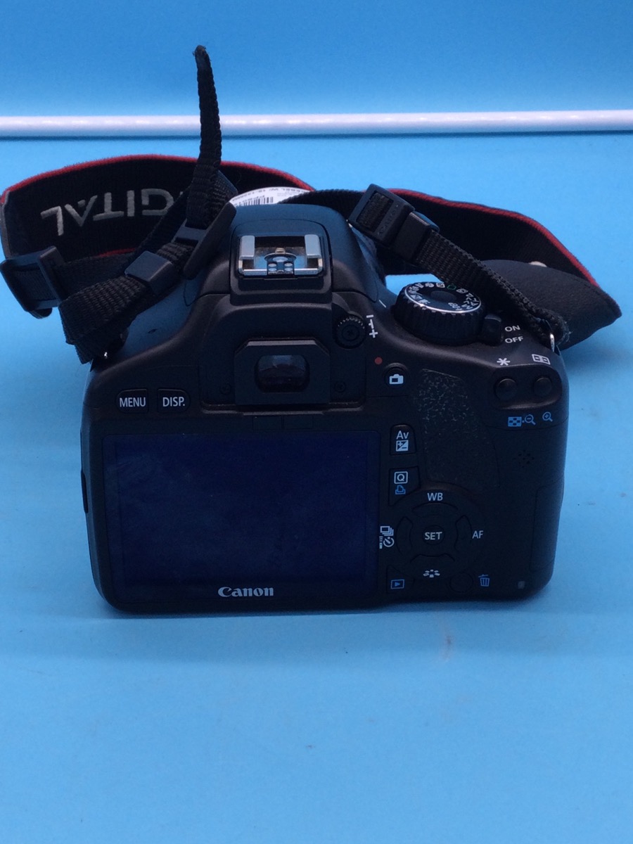 Canon Eos Rebel T2I with Battery Charger & 2 Extra Batteries (Use photo 4