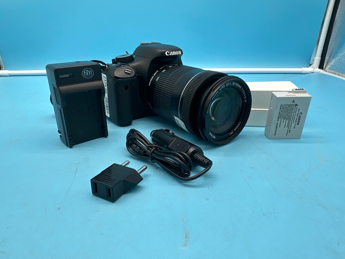 Canon Eos Rebel T2I with Battery Charger & 2 Extra Batteries (Use