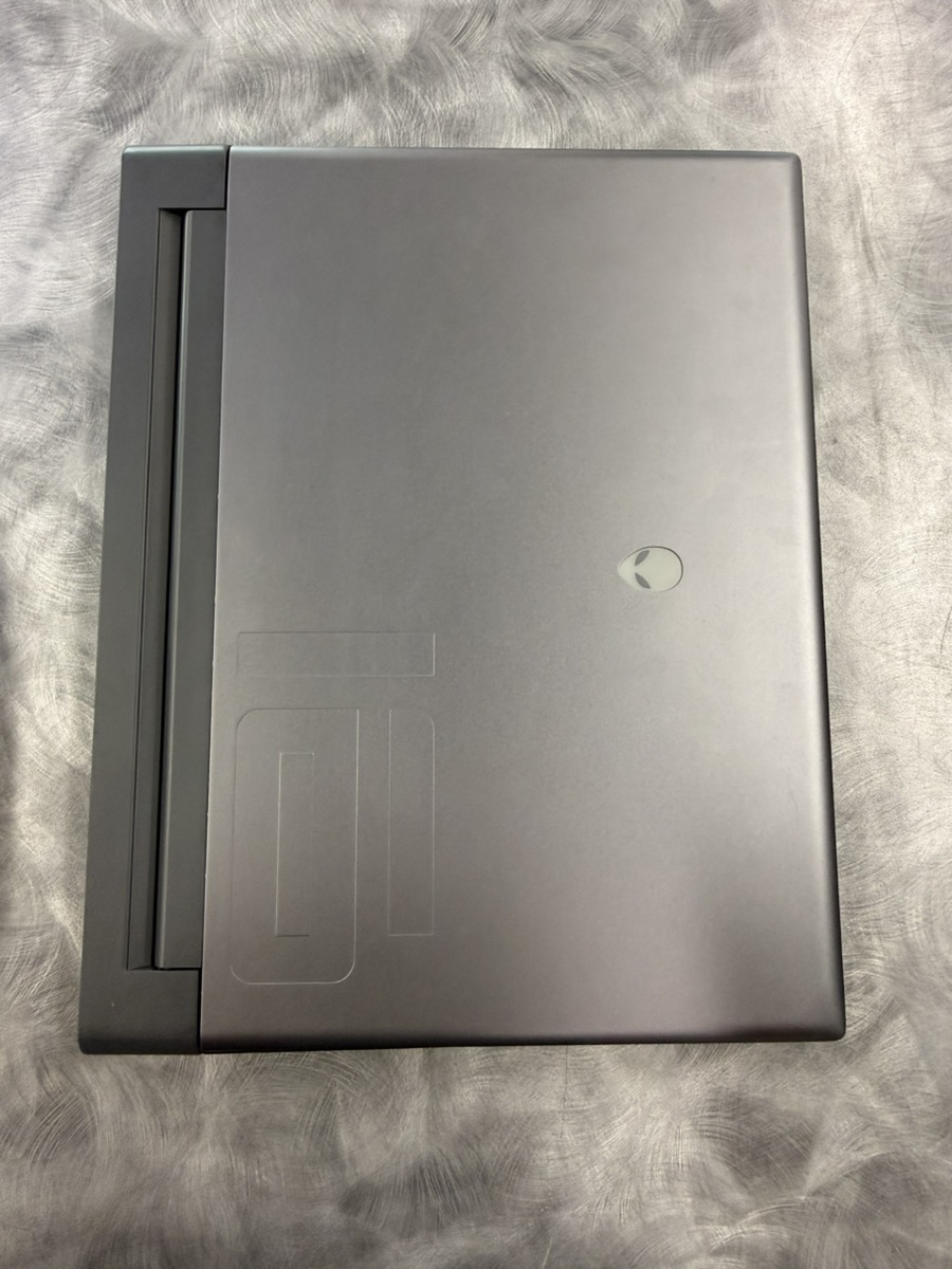 Recensione dell'Alienware m16 R1: Macchina gaming QHD con RTX 4060 e
