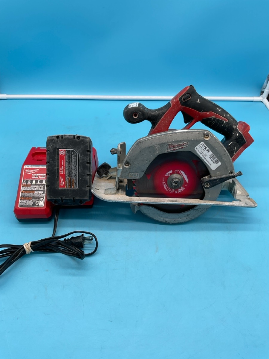 Milwaukee Circular Saw 18V with Battery & Chr Model 2630-20