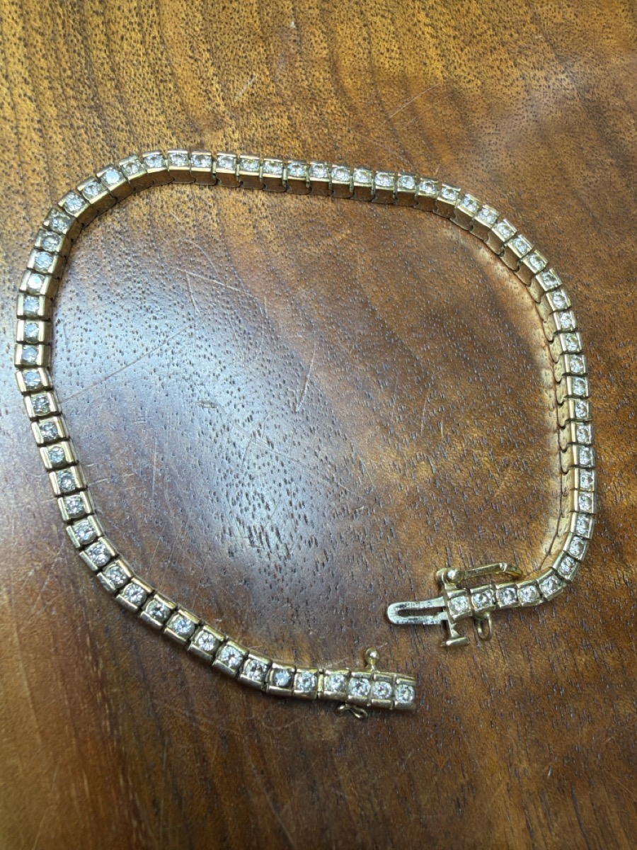 Gold-Diamond Bracelet 70 Diamonds 2.10 Carat T.W. 10K Yellow Gold