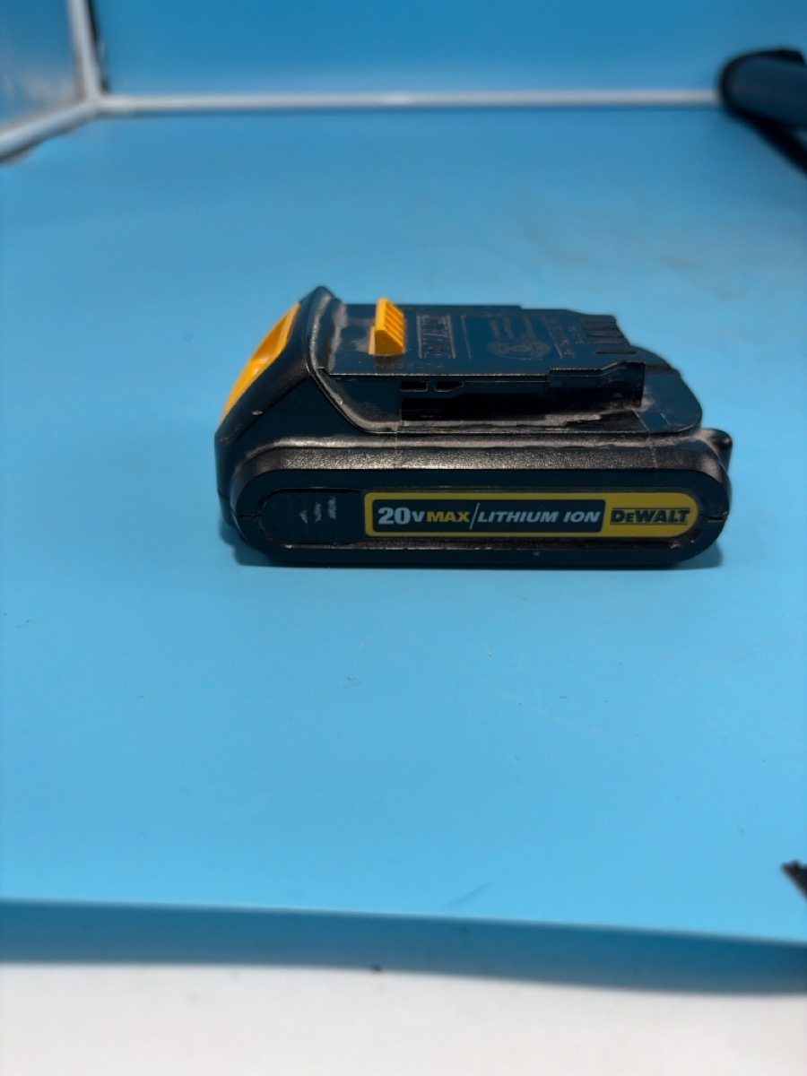 DeWalt 20V Battery DCB201 photo 2