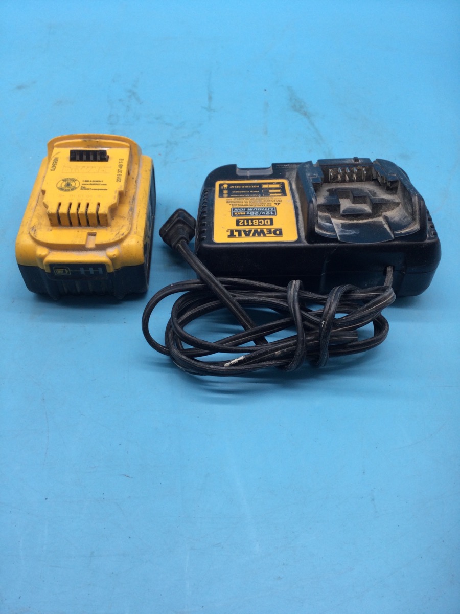 DeWalt Multi-Tool Model DCS354 with Battery Charger Case photo 3