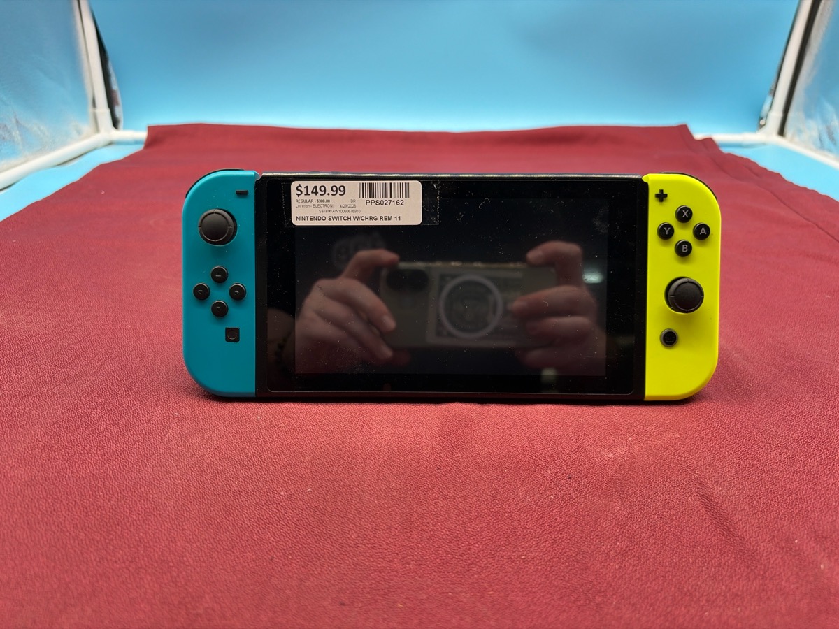 Nintendo Switch Handheld - HAC-001 photo 2