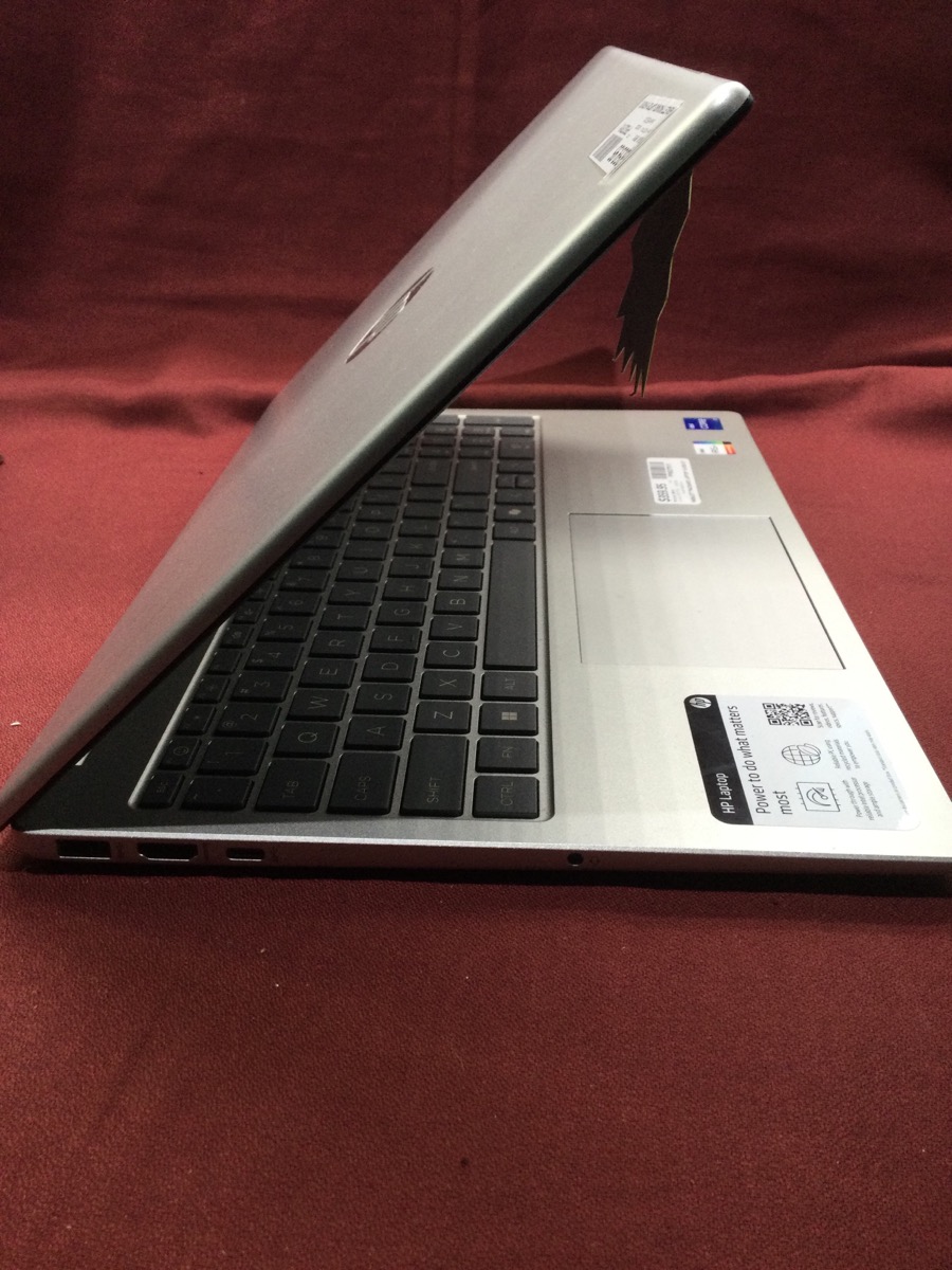 Laptop Hewlett Packard Model 15-FD0127DX photo 3