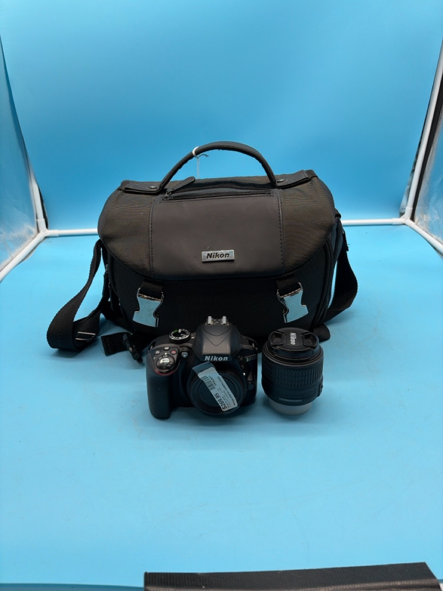 Camera Nikon D3300 with Lens & Case