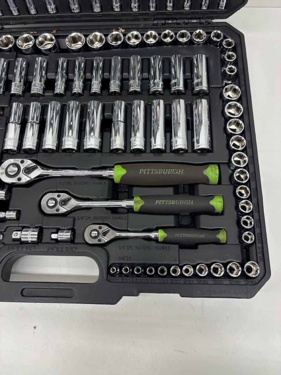 PITTSBURGH HAND TOOLS, JACKS, & MORE 200 TOOL PIECE SET