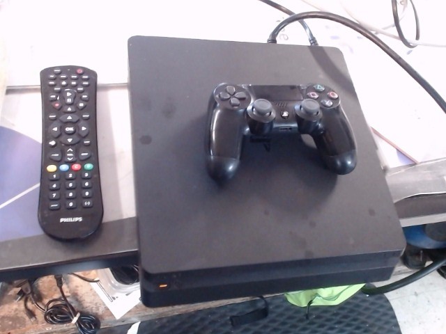 Sony PS4 - System - CUH-2215B - 1TB
