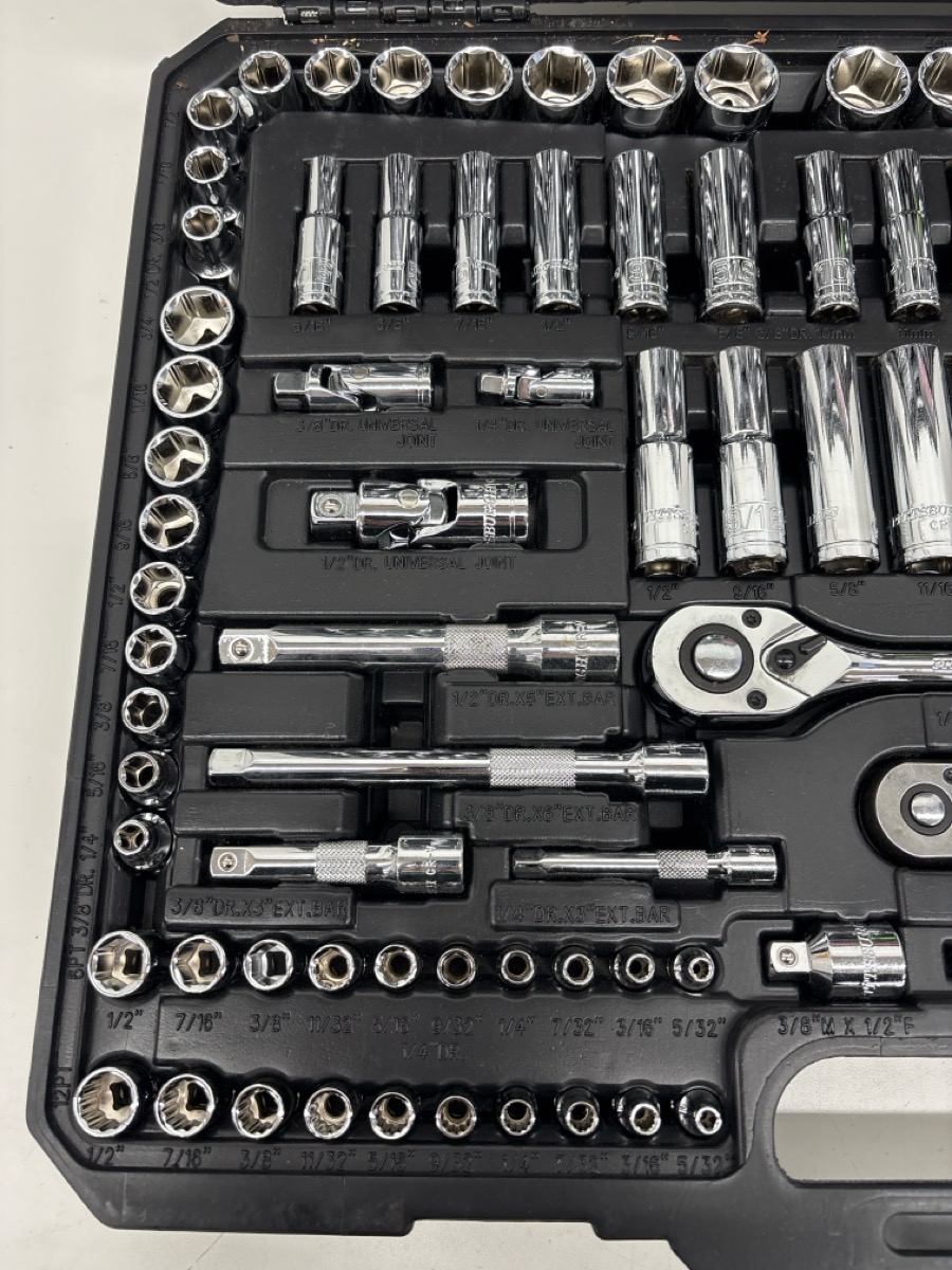 PITTSBURGH HAND TOOLS, JACKS, & MORE 200 TOOL PIECE SET