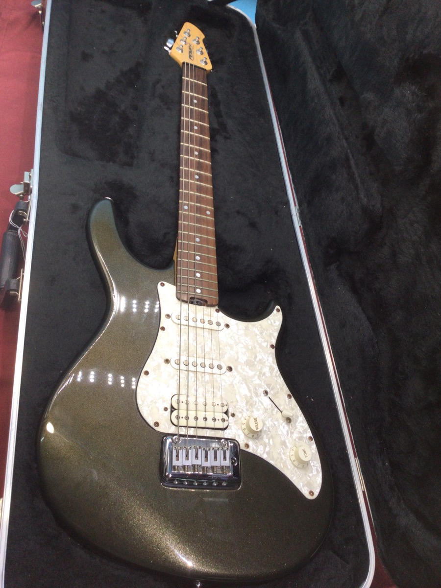 Guitar Peavey Predator Plus
