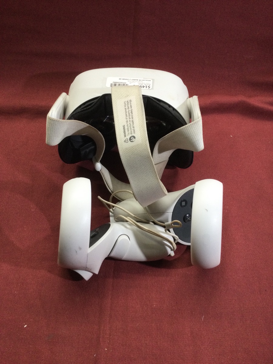 Oculus Quest 2 Headset photo 3