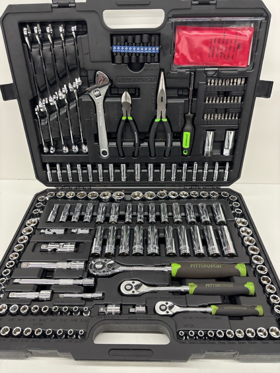PITTSBURGH HAND TOOLS, JACKS, & MORE 200 TOOL PIECE SET