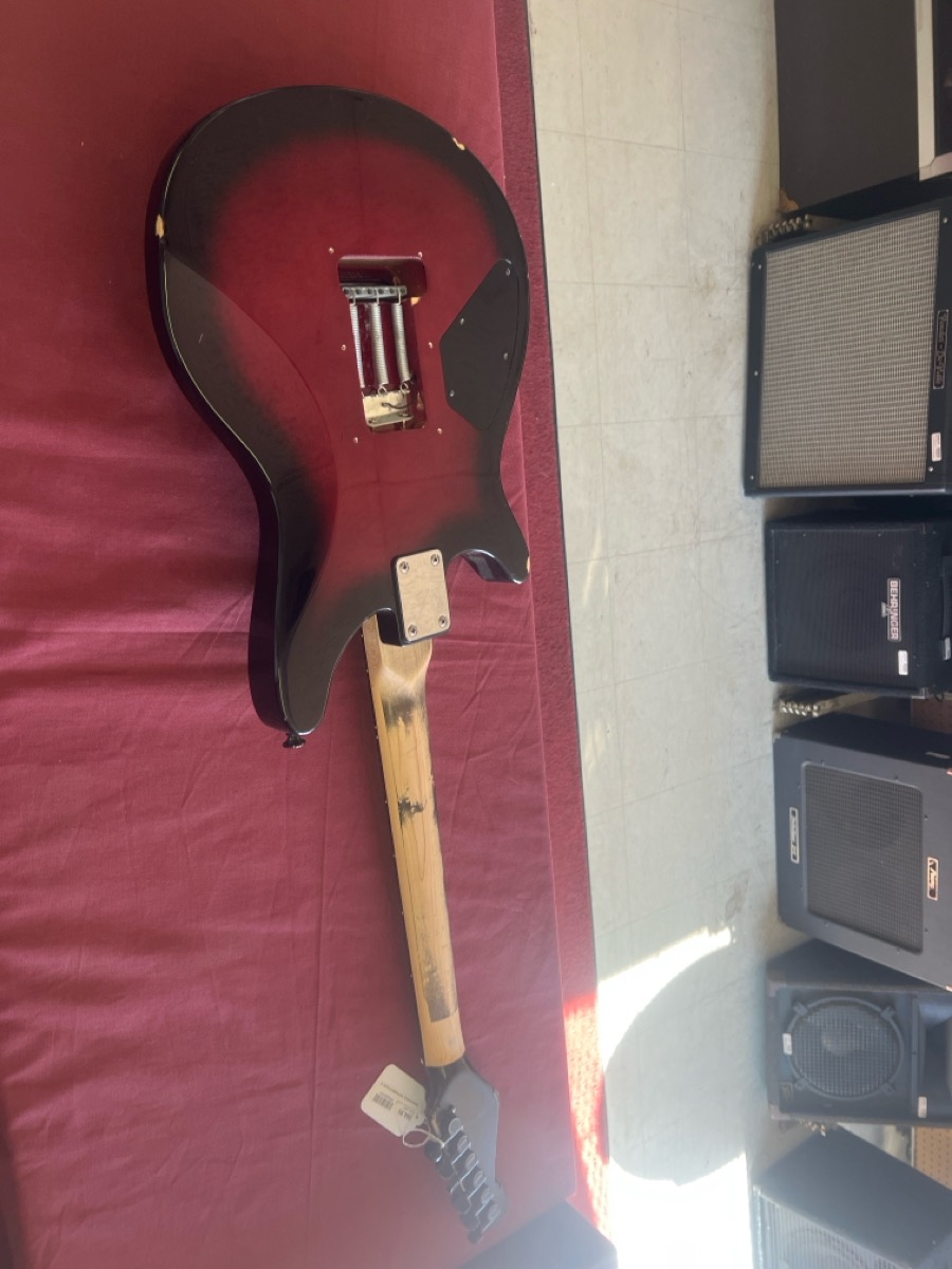 Rogue Electric Guitar photo 2