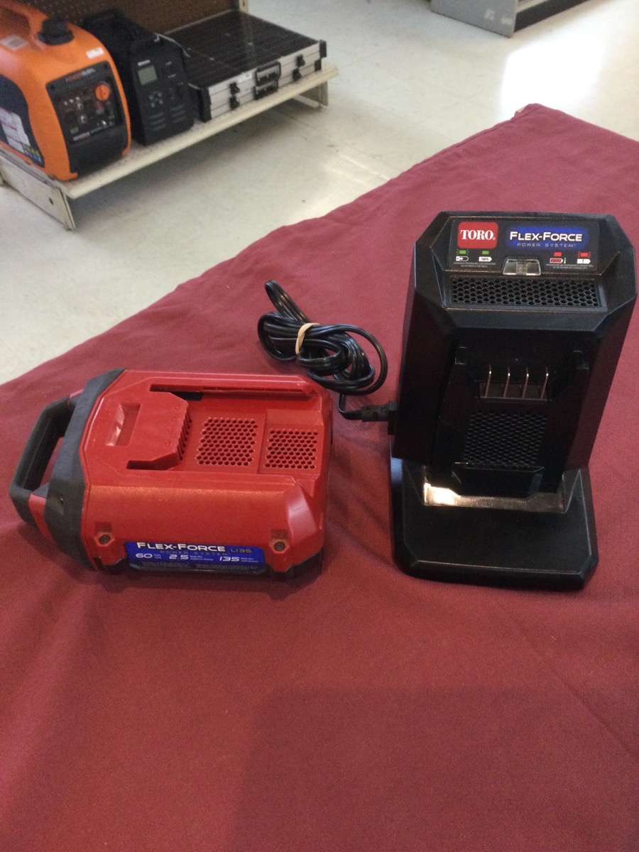 Toro Hedge Trimmer 51840 with Battery Charger Used photo 3